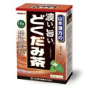 濃い。旨い。どくだみ茶 商品説明 『濃い。旨い。どくだみ茶』 どくだみを主原料に、ハトムギ、ハブ茶、どくだみエキスなど、からだに良い16種類の健康素材をバランスよくブレンド。濃くておいしいティーバッグタイプの健康茶です。※コップ1杯（100cc）で2kcal ※コップ1杯（100cc）で2kcal 【濃い。旨い。どくだみ茶　詳細】 原材料など 商品名 濃い。旨い。どくだみ茶 原材料もしくは全成分 ドクダミ、ハトムギ、ハブ茶、大麦、玄米、ギムネマ・シルベスタ、杜仲茶、ウーロン茶、カキ葉、大豆、アマチャヅル、プアール茶、ナタ豆、黒豆、ドクダミエキス、カンゾウ 内容量 8g×24包 保存方法 直射日光及び、高温多湿の所を避けて、涼しいところに保存してください。 開封後はお早めに、ご使用ください。 販売者 山本漢方製薬株式会社 ご使用方法 お水の量はお好みにより、加減してください。 本品は食品ですので、いつお召し上がりいただいても結構です。 ・やかんで煮だす場合 水又は沸騰したお湯、約500cc〜700ccの中へ1バッグを入れ、沸騰後約5分〜15分間以上充分に煮出し、お飲みください。バッグを入れたままにしておきますと一層おいしくなりますが、濃すぎる場合にはバッグを取り除いてください。 ・アイスの場合 上記のとおり煮出した後、湯ざましをして、ペットボトル又はウォーターポットに入れ替え、冷蔵庫で冷やしてお飲みください。 ・冷水だしの場合 ウォーターポットの中へ1バッグを入れ、水 約300cc〜500ccを注ぎ、冷蔵庫に入れて約15分〜30分後、冷水どくだみ茶になります。 ・キュウスの場合 ご使用中の急須に1袋をポンと入れ、お飲みいただく量のお湯を入れてお飲みください。濃いめをお好みの方はゆっくり、薄めをお好みの方は手早く茶碗へ給湯してください。 広告文責 株式会社プログレシブクルー072-265-0007 区分 健康食品濃い旨い どくだみ茶　8g×24包×5個セット