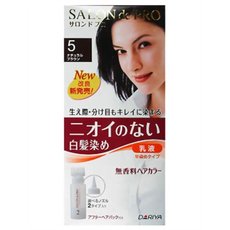 サロンドプロ 無香料ヘアカラー 乳液 白髪用 5 ナチュラルブラウン 商品説明 『サロンドプロ 無香料ヘアカラー 乳液 白髪用 5 ナチュラルブラウン』 ◆ツンとニオイの無い成分だけで作った白髪染め ◆しっかりきれいな染め上がり 髪に浸透しやすい独自のコネクター成分が、染料を効率良く髪の内部まで導くので、しっかりきれいに染まります。 ◆髪にやさしい4つのトリートメント成分配合 ◆髪全体を、ムラなくきれいに乳液タイプ ◆伸びがよくタレにくい乳液タイプだから、髪全体にゆきわたり、隠れた白髪もしっかり。 ◆使いきりタイプです。 ◆セミロングヘア(肩くらいの長さ)約1回分。 ◆放置時間15分の早染めタイプです。 ◆ノズル2タイプ入り！お好みに合わせてご使用いただけます。 ◆アフターヘアパック付き ◆ナチュラルブラウン サロンドプロ 無香料ヘアカラー 乳液 白髪用 5 ナチュラルブラウン　詳細 原材料など 商品名 サロンドプロ 無香料ヘアカラー 乳液 白髪用 5 ナチュラルブラウン 成分(SヘアカラーN5／1剤)50g 有効成分・・・パラフェニレンジアミン、オルトアミノフェノール、パラアミノフェノール、メタアミノフェノール、パラアミノオルトクレゾール、レゾルシン その他の成分・・・1.3-ブチレングリコール、DL-リンゴ酸ナトリウム、L-アスコルビン酸、エタノール、オリブ油、カンゾウエキス、グリチルリチン酸ジカリウム、ジエチレントリアミン五酢酸五ナトリウム液、セタノール、ポリエチレングリコール200、ポリオキシエチレンステアリルエーテル、ポリ塩化ジメチルメチレンピペリジニウム液、モノエタノールアミン、ローヤルゼリーエキス、亜硫酸ナトリウム(無水)、塩化ステアリルトリメチルアンモニウム、加水分解シルク液、常水、精製水、大豆たん白加水分解物、濃グリセリン、流動パラフィン、硫酸マグネシウム 成分(OXウォーターMK1／2剤)50mL 有効成分・・・過酸化水素 その他の成分・・・エタノール、セタノール、パラフィン、パルミチン酸2-エチルヘキシル、ヒドロキシエタンジホスホン酢液、プロピレングリコール、ポリオキシエチレンステアリルエーテル、ヤシ油脂肪酸グリセリル、リン酸水素ニナトリウム、リン酸二水素ナトリウム、塩化ステアリルトリメチルアンモニウム、軽質流動イソパラフィン、精製水、無水エタノール 成分(アフターヘアパックAF)15g 水、ジメチコン、セタノール、グリセリン、BG、ベヘントリモニウムクロリド、オレイン酸オレイル、加水分解野菜タンパクPG-プロピルシラントリオール、グルタミン酸、ラフィノース、ポリクオタニウム-64、アルギニン、ダイマージリノール酸水添ヒマシ油、アミノプロピルジメチコン、エタノール、クエン酸、クエン酸Na、ステアルトリモニウムクロリド、メチルパラベン、香料 内容量 1セット 販売者 ダリヤ ご使用方法 (1)2剤に1剤を加え上下によく振って混ぜ合わせます。 (2)お好みのノズルを使用して、髪に塗布します。 (3)15分ほど放置後、よくすすぎ、シャンプーします。仕上げは、付属のアフターヘアパックでつややかに ご購入前・ご使用前にお読みください。 ・ご使用の際は、必ず使用説明書をよく読んで正しくお使いください。 ・ヘアカラーはまれに重いアレルギー反応をおこすことがあります。 ・次の方は使用しないでください。 今までに本品に限らずヘアカラーでかぶれたことのある方。 今までに染毛中または直後に気分の悪くなったことのある方。 頭皮あるいは皮膚が過敏な状態になっている方。(病中、病後の回復期、生理時、妊娠中等。) ・ご使用の際には、毎回必ず染毛の48時間前に皮膚アレルギー試験(パッチテスト)をしてください。 ・薬液や洗髪時の洗い液が目に入らないようにしてください。 ・眉毛、まつ毛には使用しないでください。 ・幼小児には使用しないでください。 ・混合乳液は、容器に入ったままで放置しないでください。 ・ヘアカラーの匂いがありませんので、お子さまが誤って口に入れないようご注意ください。 ・仕上がりはもとの髪色、白髪の量、髪質、室温、放置時間により異なります。 ・すでに暗めの色で染めてある髪は、その色より明るく染め変えることは困難です。/(/F203906/)/ 広告文責 株式会社プログレシブクルー072-265-0007 区分 日用品【27個セット】【1ケース分】 サロンドプロ 無香料ヘアカラー 乳液 白髪用 5 ナチュラルブラウン(1セット)×27個セット　1ケース分