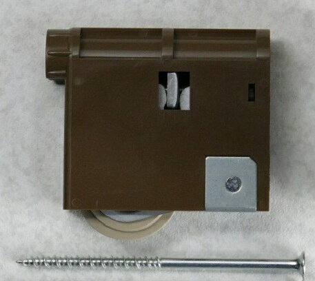 【MJB908K1】が後継品番になります。※商品の適合・仕様に関しては、本体の品番をご確認の上メーカーに直接ご確認をお願いいたします。【商品のお問合せ先】〈個人のお客様〉0120-878-093 (フリーダイヤル)〈法人のお客様〉0120-187-150【受付時間】365日　9:00〜18:00■配送について■通常平日の発送になります。土日祝日のご注文は、翌営業日の注文発注になります。※北海道、沖縄、離島等、別途送料が発生する地域がございます。【在庫あり・平日午前中のご注文で当日出荷】※ネコポス便発送でポスト投函になります(配送日時指定・代引き不可)パナソニックオプション　調整機能付きY戸車　ダーク色(1個入)【MJB907K1(1個入)】入数：1カラー：ダーク対応柄：UZ、CZ、MZ柄用※戻り防止機能付き。※現金引換え、着日指定などで宅配便(別途、送料＋700円)の変更も可能です。【MJB908K1】が後継品番になります。