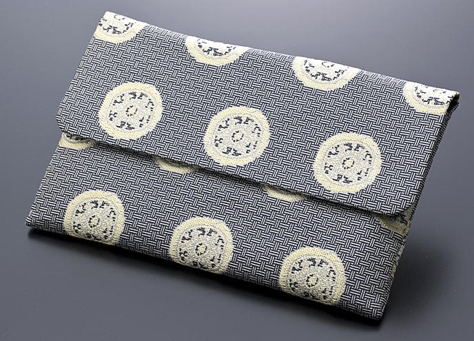 数珠袋 数珠入れ 念珠入れ 高級金襴 正絹 龍村絹織物 糸屋輪宝手(紺) 大きめサイズ 男女兼用 化粧箱入 日本製