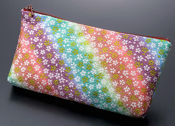 数珠袋 大きな数珠入れ 大判念珠入れ 二輪数珠用袋 金彩ちりめん 虹色桜小紋 ファスナー付
