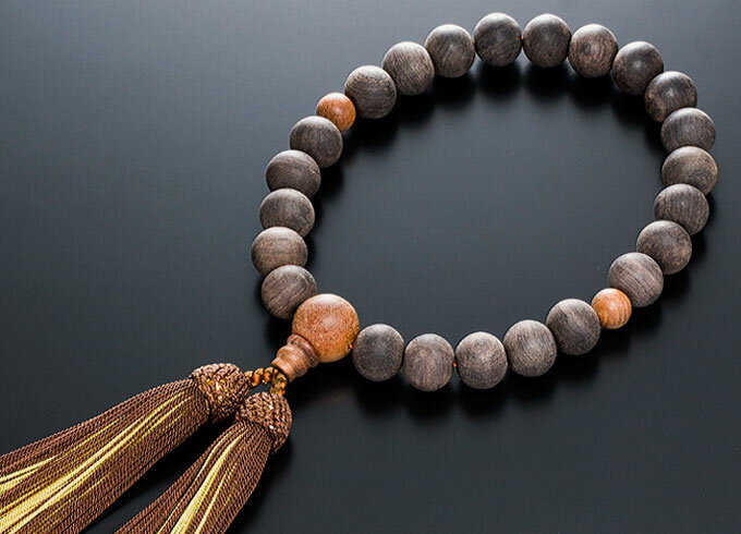 ギフト対応（ラッピング画像） 【　数珠専門店　翔龍念珠堂オリジナル　数珠（念珠）男性用　】 主玉　・・・　　黒檀　　（艶消し）　　約12ミリ　 親玉　・・・　　麻梨木　　《まりも》　　約16ミリ　 天玉　・・・　　麻梨木　　《まりも》　　約...