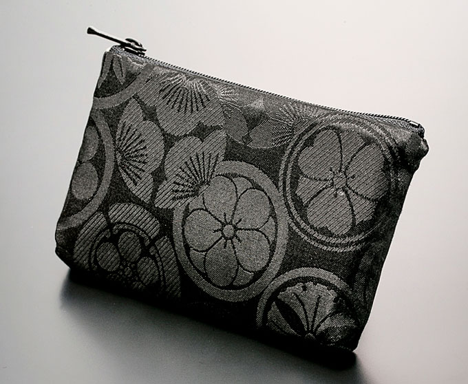 ブレスレットケース 腕輪念珠入れ 数珠ブレスレット入れ 子供用数珠袋 ファスナー付 黒 家紋柄