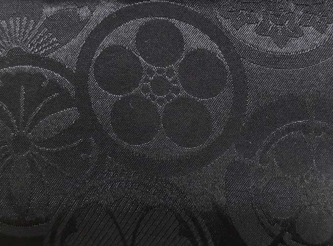 【10％割引クーポン配布中】 ブレスレットケース 腕輪念珠入れ 数珠ブレスレット入れ 子供用数珠袋 ファスナー付 黒 家紋柄