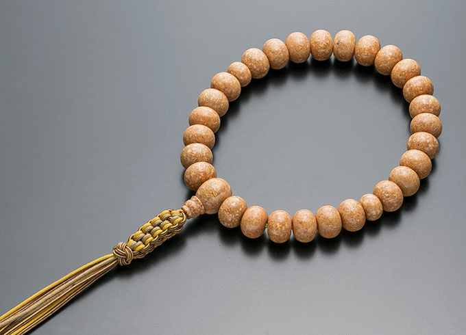 おしゃれ 10 割引クーポン配布中 数珠 男性用 念珠 天竺菩提樹 無垢みかん玉 共仕立 正絹紐房 全宗派対応 桐箱入 決算特価 送料無料 Robisz To