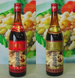 紹禮の花彫3年陳紹興酒640ml（通常価格680円／本）×3本 紹禮の紹興加飯酒（3年）640ml（通常価格780円／本）×3本 こちらのセットは、最も中国で親しまれている紹興酒の3年もの。 紹興酒よりももち米の量を増やし、甘味とコクの深い加飯酒。 どちらも、中国酒を知るには基本というべき2種類です。 セットでぜひお試しください！ 紹興酒ファンの方のご家庭用にご購入される方の多い商品です！化粧箱もご用意しています。 ご一緒にいかがですか？