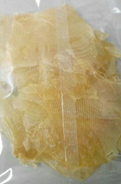 横浜中華街　エイヒレ　110g、（注意：つけ根の近い部分に黒色斑点があり、エイの組織です、食べても問題がありません）♪