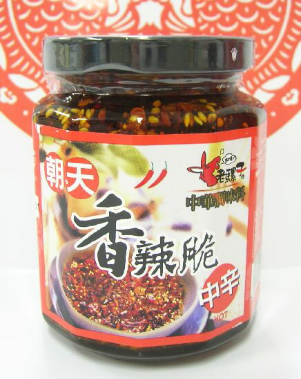 商品名：辛味調味料（朝天香辣脆） 原材料：唐辛子、大豆油、醤油、山椒、食用ゴマ、ショウガ、食塩、砂糖、調味料（アミノ酸など）（原料の一部い大豆、小麦を含む） 内容量：240グラム 原産国名：台湾 100g当たりの栄養成分：エネルギー/700kcal、たんぱく質/6g、脂質/54g、炭水化物/40g、ナトリウム/1570mg 四川料理（麻婆豆腐など）、炒め物やラーメン、付けタレなどに加えると一層美味しくなります。
