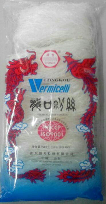 　横浜中華街　龍皇杏仁（南杏）　100g　こちらです。　　 　横浜中華街　北杏　110g　　こちらです。　　 　横浜中華街　南杏仁　100g　　こちらです。　　　 ◆リョクトウ（緑豆）：別名は青小豆（あおあずき）、八重生（やえなり）、文豆（ぶんどう）。豆もやしや春雨の原料になっている豆です。あずきとは同属ですが、あずきより小さな豆です。 品名：緑豆春雨　 原材料名：緑豆 内容量：250g　 原産国：中国 保存方法：直射日光及び高温多湿を避けて保存してください。　横浜中華街　龍皇杏仁（南杏）　100g　こちらです。　　 　横浜中華街　北杏　110g　　こちらです。　　 　横浜中華街　南杏仁　100g　　こちらです。　　