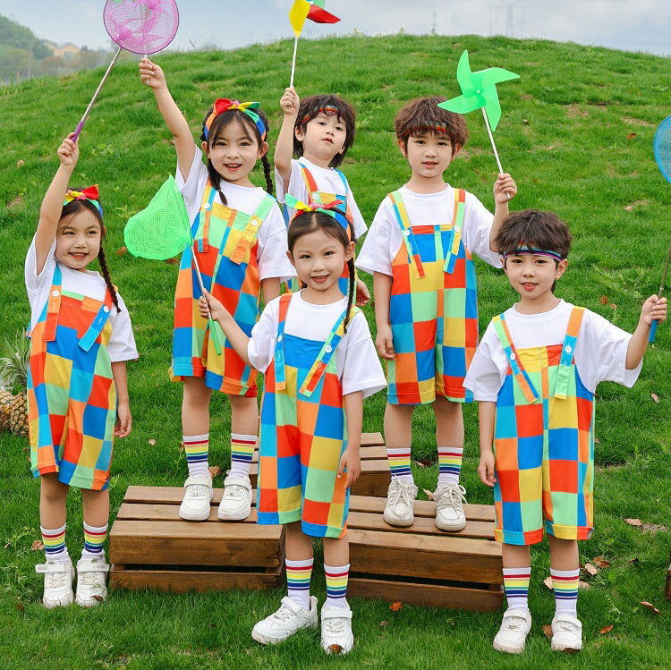 樂天商城 - 運動会 ダンス 衣装 幼稚園 小学生 低学年 キッズダンス衣装 セットアップ tシャツ 白 サロベット チェック柄 男の子 女の子 チーム衣装 ステージ衣装 舞台映え お遊戯会