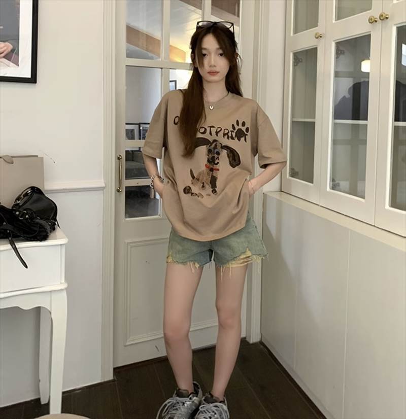 Show Case 楽天市場店のBIGシルエット 五分袖 Tシャツ トップス レディース プルオーバー 部屋着 個性的 春 夏 秋 裾ワイド 半袖 二の腕カバー ラウンドネック 襟なし ゆ キャラクター プリント 柄あり｜アングル3
