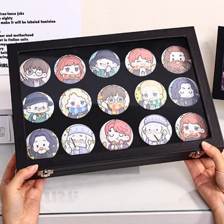ピンバッジケース 大容量 ピンディスプレイケース 透明窓 コレクションケース 収納...