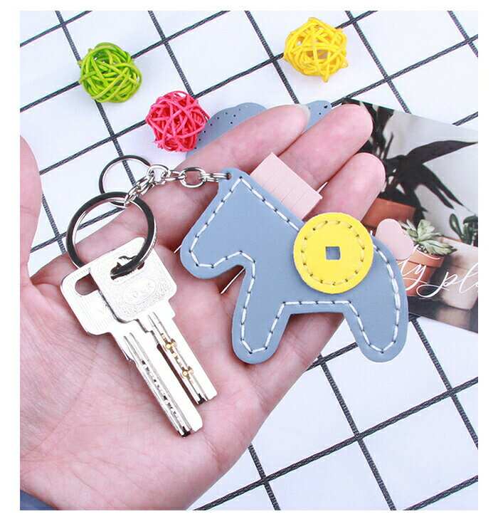 うま キーホルダー DIY 未完成品 馬 革 バッグチャーム 馬ディテールキーホルダー ...