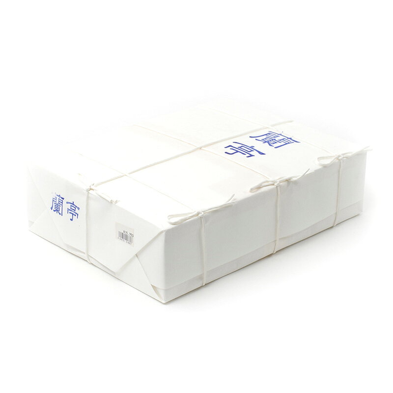 【商品ローマ字】rantei【商品サイズ】24.3×33.4cm【枚数】1000枚【用途】漢字向け、一般半紙（清書・作品用）【産地】輸入【製法】手漉き【にじみ】★★☆☆☆【厚み】■■■□□＃書道紙/＃漢字用 書道紙/＃漢字用半紙/＃手漉き/＃輸入/＃ばら売り有/＃にじみ：★★☆☆☆/＃厚み：■■■□□ 墨の入りがよく、ほどよい抵抗がありつつ運筆も軽くバランスの取れた手漉きの紙です。もちろん擦れ表現も可能です。楷書・行書・草書などオールマイティーにお使いいただけます。中級者以上。