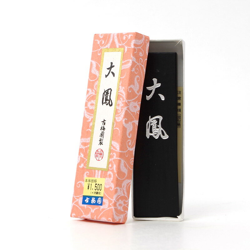 【商品ローマ字】taihou-たいほう【メーカー】古梅園【用途】漢字【商品サイズ】2.8×1.1×11.0cm【重さ】約45g＃墨/＃漢字用墨/＃3.0-4.0丁型未満/＃古梅園/＃漢字用/＃漢字条幅用/＃油煙墨/＃大鳳 大鳳 大鳳の特徴 大鳳は長年にわたる経験で開発された油煙と上質の膠で作られた墨です。 早く濃くなります。濃墨では上品なやわらかさがありますが、淡墨には不向きです。 濃墨でお使いいただくのが良く、一般実用品・条幅用として広く愛用されています。 〈用途〉一般実用・条幅用 〈分類〉油煙墨 〈墨色〉濃墨：上品なやわらかさのある黒／淡墨：不向き