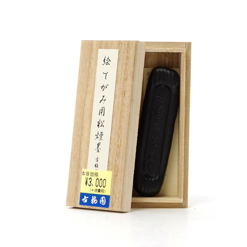 【商品ローマ字】etegamimiyou shoenboku【メーカー】古梅園【用途】水墨画・絵手紙【商品サイズ】1.7×0.5×6.5cm【重さ】約7g＃墨/＃青墨・松煙墨/＃1.0丁型未満/＃古梅園/＃漢字作品用/＃かな作品用/＃青墨/＃松煙墨/＃絵手紙用 いきまつ松煙　松煙墨 松煙墨の特徴 松煙墨は松の木から採れる樹脂（松ヤニ）を使用して作られた墨です。 濃墨では吸収性のある明るい黒で、淡墨では穏やかな黒から滲み出るかすかなかすかな青が非常に神秘的です。 松煙墨は古くなればなるほど、青墨化が進むと言われています。 漢字・かな作品用に適しています。 〈用途〉漢字作品・かな作品 〈分類〉松煙墨 〈墨色〉濃墨：吸収性のある明るい黒／淡墨：穏やかな黒から滲み出るかすかなかすかな青が非常に神秘的