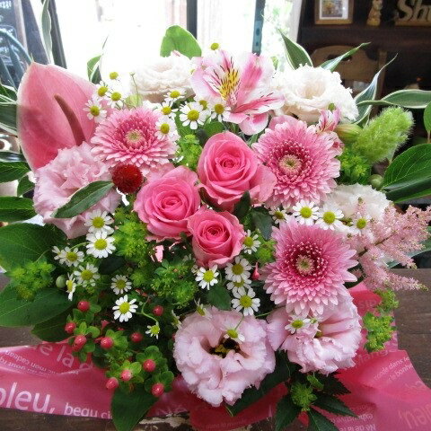 送料無料 メッセージカード付 生花 アレンジメント・ピンク系 I【センスのいい 誕生日 プレゼント 女性 母 祖母 義母 お見舞い 快気祝い お祝い 花 フラワーアレンジメント 発表会 結婚祝い 結婚記念日 妻 両親 定年 退職祝い フラワーギフト 開店祝い 】【花屋】