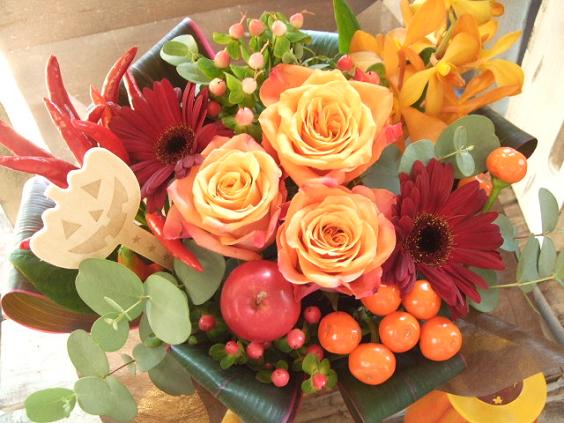 バラのアレンジ！ハロウィン♪【あす楽対応】【フラワーギフト】【お誕生日】【お見舞い】【楽屋花】【お祝い】【花屋】【あす楽_年中無休】【あす楽_土曜営業】【あす楽_日曜営業】のサムネイル