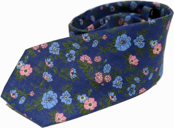 製品仕様 商品名 ジェイクルー リネン ネクタイ ブルー系 J.CREW necktie 019 サイズ／寸法 【幅 7.5cm】 素材／材質 LINEN 100％ 色 ブルー系 ご注意事項 モニターの発色の具合によって実際のものと色が異なる場合がございます。ご了承ください。 その他商品説明 『生産国』.....MADE IN CHINA J.クルーのLA買い付け商品です。ジェイクルーのネクタイです。素材独特の手触りと質感。シックなデザインと適度な光沢が、ジャケットのVゾーンを華やかに飾ってくれます。ネクタイはアクセサリーとしての個性が重要視されるため、特にスーツスタイル時は一番センスを問われる部分です。ジェイクルーのネクタイは、ベイシックな部分と適度の遊び心をそなえてますので、ビジネスシーンからアフターファイブまで、あらゆるT・P・Oに対応できるお洒落なファッションアクセサリーです。 【BRAND】1983年創業、ニューヨークに本社があるアメリカのファッションブランド。スタイリッシュで高品質、シンプルでハイクオリティーなファッションスタイルが幅広い年齢層に支持されています。元々のベーシックなアメリカンカジュアル路線から一新。時代に沿った新しいトレンドを常に取入れ、著名人ファンを多数獲得。様々な分野から再注目を浴びているカジュアルブランドです。 ●1点ご注文の場合【こねこ便420】【レターパックライト】で発送いたします。 ※お届け先の郵便受けに配達。 ※配送状況の追跡可能。 ※日付指定,時間指定はできません。 ※ラッピングをお受けできません。　