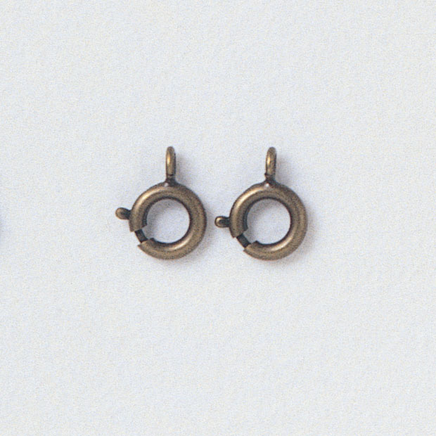 【 サイズ(約） 】 7mm 【 入り数 】 5個 ※メール便可能です。ビーズ　留め具パーツ　引輪　アンティークゴールド 7mm 5個 【メール便可】