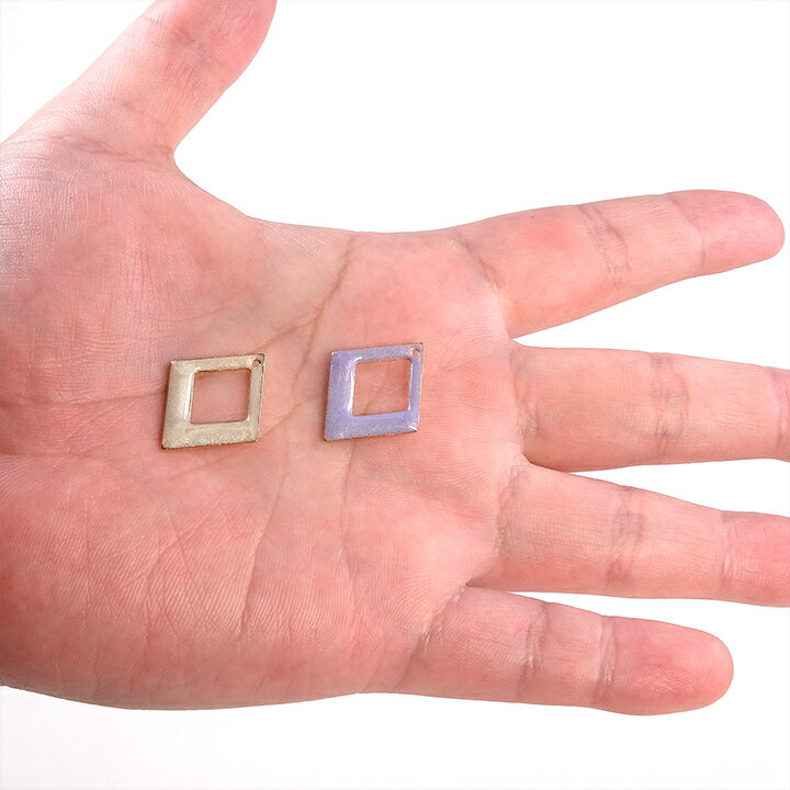 【在庫限り】メタルエポ 四角くりぬきサンディング 1穴 ゴールド 24×19mm 2ヶ  メタル パーツ アクセサリー エポ 樹脂 チャーム 材料 エポパーツ 金属チャーム