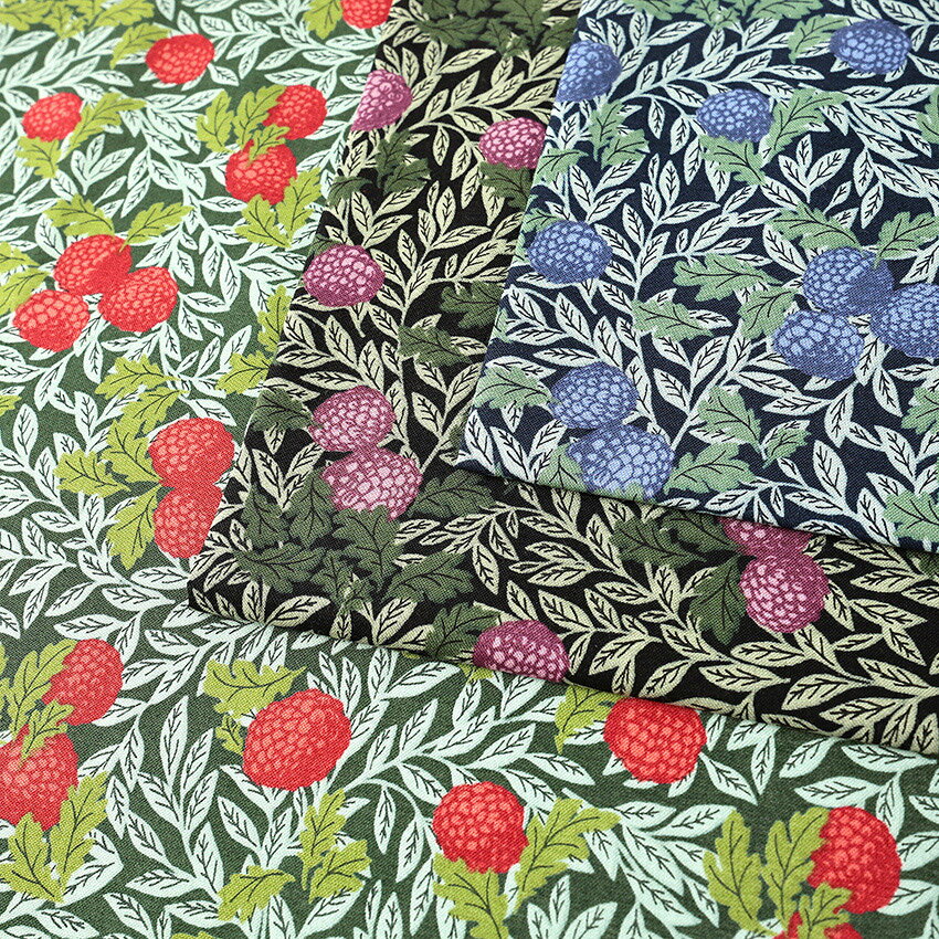 ベリー柄 シーチング 50cm単位 | 切売り 切り売り 生地 布 布地 コットン100％ 木いちご 木苺 苺 いちご イチゴ柄 ラズベリー フランボワーズ 薄手 薄地 葉っぱ リーフ柄 植物柄 ボタニカル柄 かわいい
