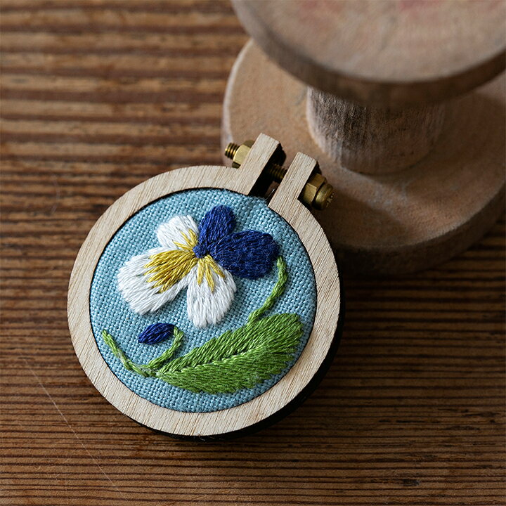 フランス刺しゅうキット マカベアリス プチ刺繍枠ブローチキッ ハンドメイド好きが集まるsnsアプリ Croccha クロッチャ