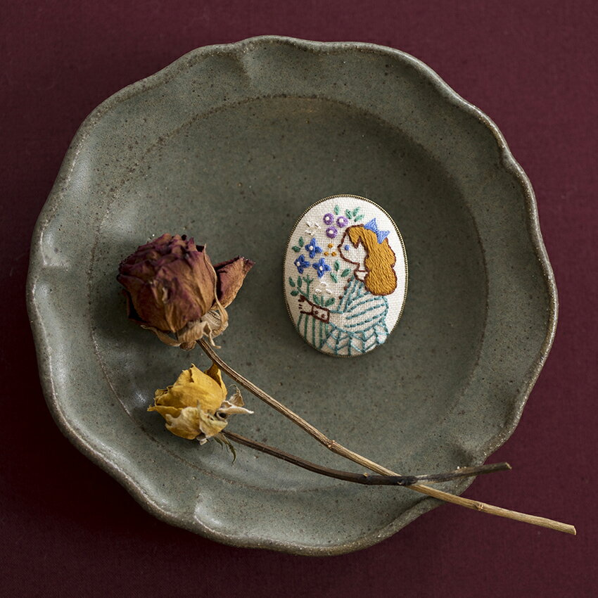 コスモ 刺しゅうキット石井寛子 花とわたしの物語 ブローチNo.542113 | cosmo 刺繍キット 女の子 花束 物語 ものがたり 刺しゅうブローチ ハンドメイドのサムネイル