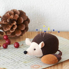 針を刺してハリネズミに! とってもかわいい 針みがき付ピンクッション(針ねずみ) クローバー ハンドメイド 手作り 手づくり クロバー　23-052　(メール便不可)のサムネイル