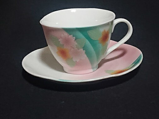 【九谷焼】　コーヒーカップ( カップ ソーサーセットコーヒー)　色絵花文(ピンク）