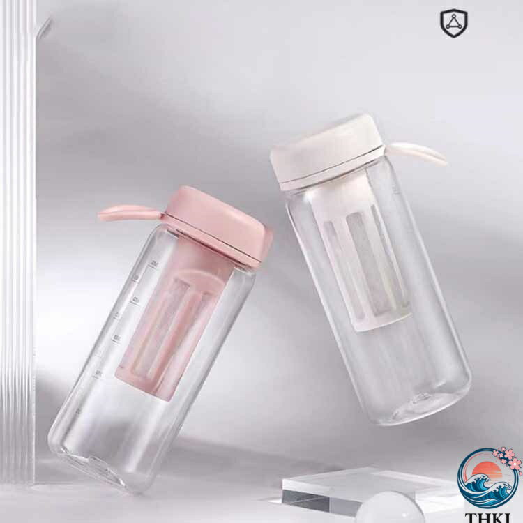 水筒 ウォーターボトル 目盛り付き 600ml 450ml クリアボトル 大容量 茶こし付き 漏れ防止 マイボトル 軽量 男女兼用 直飲み プラスチックボトル 水分補給 大人 スポーツボトル 子供 通勤 通学 アウトドア 運動 スポーツ 旅行 おしゃれ 持ち運び便利 BPAフリー