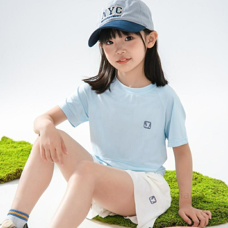 トレーニングウェア 女の子 運動セット 接触冷感 吸湿速乾 再生繊維 軽量 伸縮性 半袖 夏 パンツスカート 子供・カテゴリ: 子供セット・スタイル: かわいい・セットタイプ: パンツセット・セット数: 2点セット・ギフトボックス内容: 衣類・対象年齢: 小中学生(3~8歳.100~140cm)・袖丈: 半袖・パンツ丈: ショートパンツ・生地加工: 柔らか加工・厚さ: 薄手・・画像: 実写あり・エレメント: スポーツ.セット・生地名: 冷感速乾・主素材: ポリエステル(ポリ)・主素材含有量: 89.5%・安全等級: Aクラス・クロージングスタイル: プルオーバー・対象性別: 女性・サイズ展開: 120cm,130cm,140cm,150cm,160cm,170cmトレーニングウェア 女の子 運動セット キッズ トップス パーカー 早い者勝ち A:MY白半袖 B:MY紫半袖 C:MY青半袖 D:MY白スカートパンツ E:MY紫スカートパンツ F:MY青スカートパンツ G:MY白衣青ズボンセット H:MY白衣紫ズボンセット I:MY青衣白ズボンセット J:MY香芋紫セット K:MYアイボリーセット L:MYブルーセット M:MY紫衣白ズボンセット 120cm 130cm 140cm 150cm 160cm 170cm