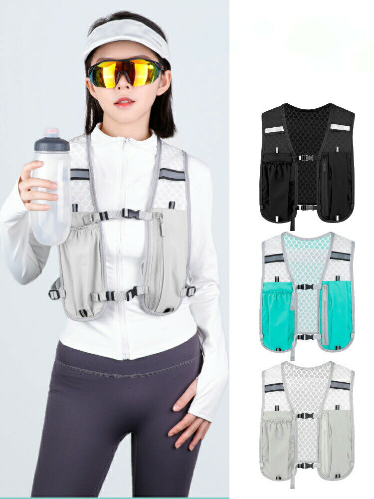超軽量 ランニング ベスト 150g 1.5L 揺れない リュック ザック トレラン サイクリング 自転車 通勤 散歩 スポーツ ジョギングトレイルランニング、サイクリング、通勤、散歩など、様々なアクティビティに対応するデザイン。" 【超軽量設計】わずか150gの超軽量設計ながら、1.5Lのハイドレーションを収納可能。ランニングやトレイルランニング時の負担を最小限に抑えます。※ウォーターバッグは付属しません。【通気性抜群】メッシュ構造の背面パネルにより、運動中の蒸れを防ぎ、快適な着用感を実現します。【安全性向上】夜間の視認性を高める反射テープを装備し、暗い環境でのランニングやサイクリングでも安心です。【撥水加工】表面は軽い雨や汗から荷物を守る撥水加工を施し、アウトドアでの使用に適しています。【多目的使用】トレイルランニング、サイクリング、通勤、散歩など、様々なアクティビティに対応するデザイン。"5超軽量 ランニング ベスト 150g スポーツ アウトドア 新登場! ブラック グレー ブルー グリーン