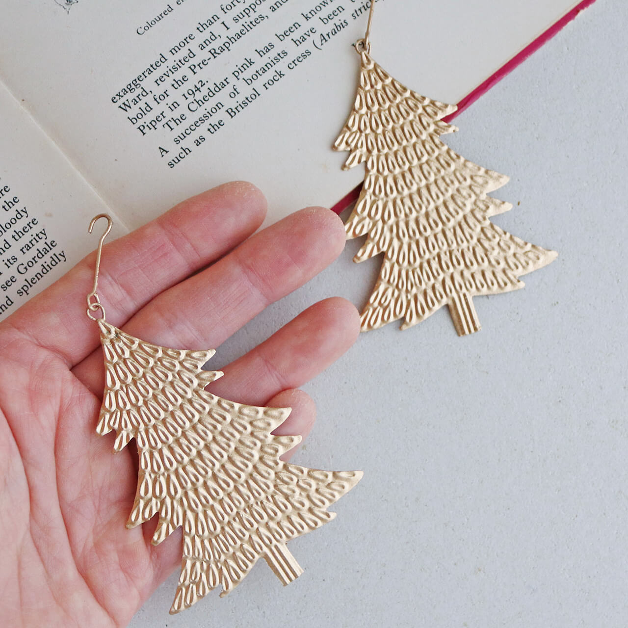 エンボス ブリキオーナメント ツリー L ゴールド 【入り数：1点】◆ クリスマス飾り クリスマスオーナメ..