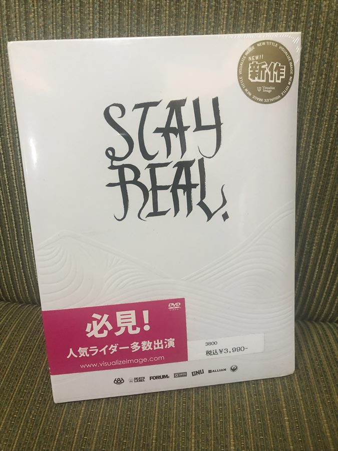 ※納期情報が注文品となっている商品は、メーカーおよび代理店在庫となります。最新の在庫リストを元に掲載しておりますが、入れ違いで売れてしまっている可能性もございます。あらかじめご了承ください。日本のロケ日本のライダーなので参考にしやすい ●編：30分+α 楽しさを伝えるではなく、滑りの追求を軸とし、ライディングの一瞬一秒の格好良さを求め、ライダーと共にスノーボーディングを追求していくプロダクションhotdogg filmsが2年ぶりに放つ、第6弾となる待望の超大作。 ライディングスタイルに、こだわりを持ったライダーをフィーチャーし、日本のスノーボードシーンをリードすべく、数多くの価値観が存在する中、ドメッステックプロダクトとしてビデオシューティングにかけるライダーの攻めた質の高いフッテージが凝縮された見逃せない作品となっている。全てが日本国内で撮影された映像は、スポットシークとシューティングを繰り返し、ストリート、ナチュラル、時代にとらわれる事のない、永遠に受け継がれるクールなスノーボードシーンが詰まっている。hotdogg初となるフルオリジナルトラック。 CAST：長谷川篤 、石坂亮 、鈴木裕司 、石田貴博 、遠藤義明 、関口敬 、石原寛樹 、山口タテキ 、南雲達哉 、中村貴之 、杉田 正憲　And Friend Rider PRODUCTION：hotdogg films ●メール便のみ送料無料で送っております。。 ■通常の宅配便ご希望の方は重量Aの送料をご負担下さい。（総額3980円以上送料無料） ■その他メール便の注意点はコチラ ■店頭でも販売している為　入れ違いで　売れてしまっている場合もございます。返信メールにて　ご注文を確定させていただきます。 ■モニターによって現物と色が異なって見える場合がございますが現物を優先させていただきます。■その他お取引に関する詳しい説明と、臨時休業等お知らせがコチラに記載されています。必ずご確認ください。 ●メーカー希望小売価格はメーカー商品タグに基づいて掲載しています。超人気ブランドINHABITANTインハビタント　ならSidestance　R04！ ナント当店別注カラー　限定50個　他では入手不可能！