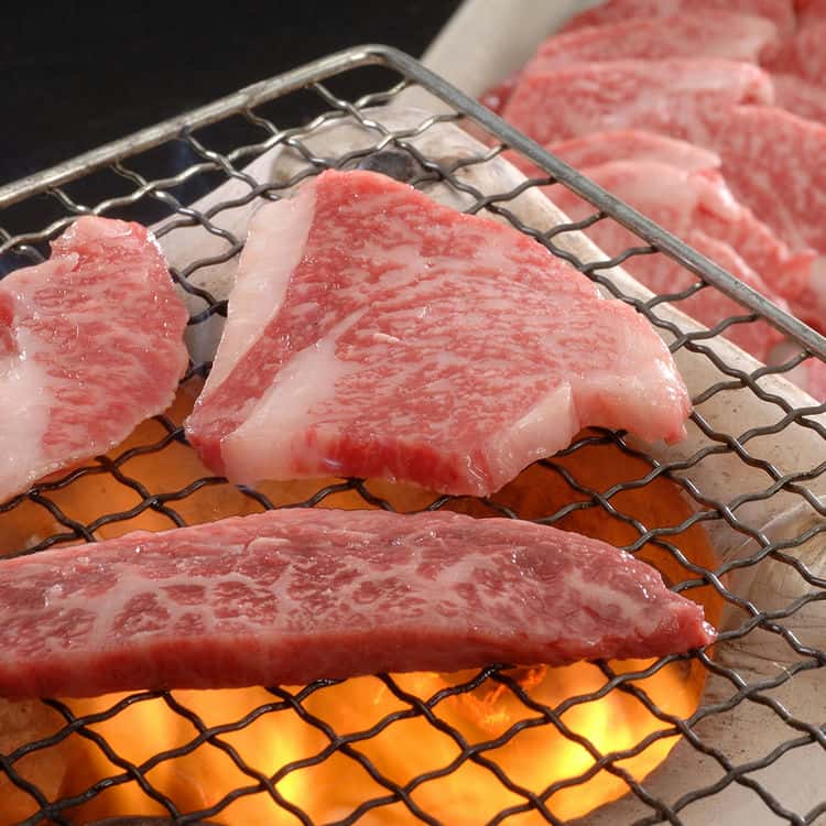 滋賀 徳志満 近江牛 すき焼 しゃぶしゃぶ用 焼肉 ロース600g 上バラ600g 黒毛和牛 牛肉 スライス 琵琶湖の東の山裾で 血統や飼料 飼育年数にこだわり愛情たっぷりに育てた近江牛 です ご進物