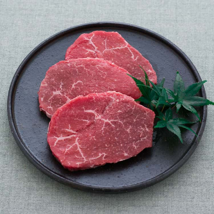 岐阜 飛騨牛 モモステーキ 300g 100gx3 黒毛和牛 牛肉 スライス 緑豊かな飛騨は山々からわき出る美味しい水と澄んだ空気が美味しい 飛騨牛 を作り上げています お歳暮 お中元 ご進物 ギフト 贈り物に最適 ※離島は配送不可