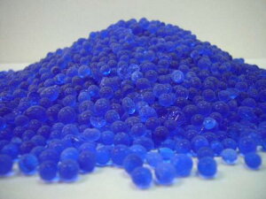 シリカゲル原料 A形 (青)2−4mm 【2kg】×【1袋】【送料620円】 シリカゲル 工業用 食品用 乾燥剤 除湿剤 梱包 梱包用 試験 実験 検査 薬 カラム クロマトグラフィー オープンカラム デシケーター 研究機器 研究管理用品 防錆 防錆剤 6UP