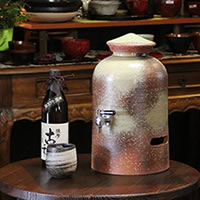 【38時間限定15%OFFクーポン配布中】信楽焼 和風 おしゃれ 3升用 焼酎サーバー 焼酎が美味しくなると評判の陶器サーバー サーバー 陶器焼酎サーバー ギフト ss-0003