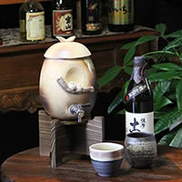 【38時間限定15%OFFクーポン配布中】信楽焼 和風 おしゃれ 焼酎が美味しくなると評判の 焼酎サーバー フクロウ焼酎サーバー 陶器サーバー サーバー ふくろうサーバー ギフト ss-0113