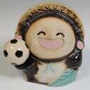 信楽焼 サッカーたぬき メス 置物 サッカーボール 狸 陶器 プレゼント タヌキ おしゃれ しがらき焼き 置き物 小さい かわいい インテリア グッズ ガーデニ...