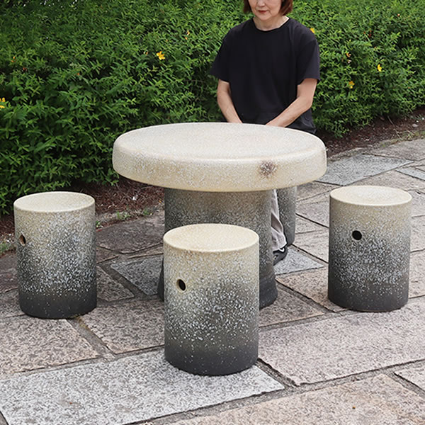 【4月24日20時開始ポイント10倍】陶器テーブル 25号 信楽焼ガーデンテーブル 焼き物 お庭 ベランダ 庭園セット ガーデンテーブルセット 陶器 イス 信楽焼テーブル ガーデンセット 屋外用 やきもの 陶器つくえ te-0076 [2]
