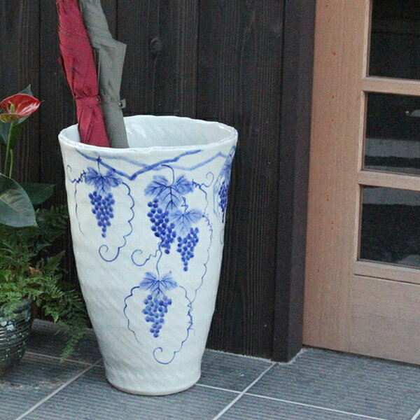 【スーパーSALE 20%OFFクーポン】信楽焼 和風 おしゃれ ぶどう絵つゆ草手びねり傘立て インテリア 陶器 かさたて 陶器傘立て 傘立て 花器 傘たて つぼ ツボ しがらき 新築祝 開店祝 kt0294