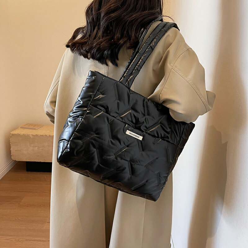 トートバッグ レディース プレゼント 通勤 買い物 大容量 バッグ A4サイズ収納 ファスナー付き 秋冬バッグ 外出 旅行 ショルダー対応 おしゃれ 母の日 ギ...