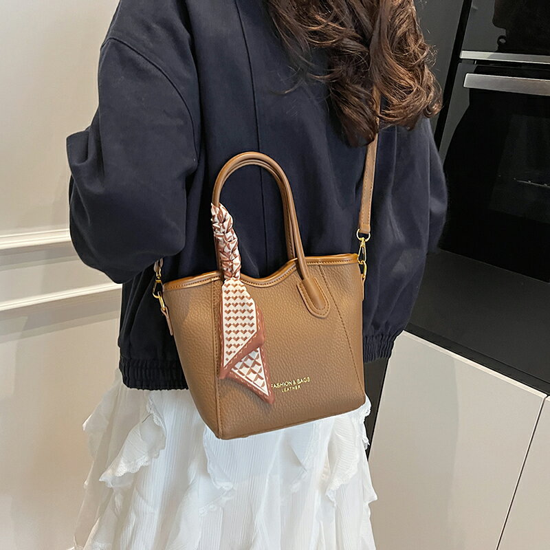 ショルダーバッグ長さ調整可能レディ...