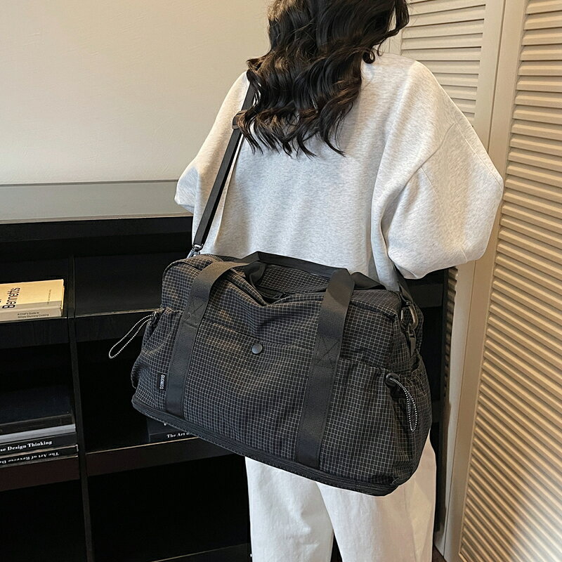 仕　様 サイズ約48×21×27cm材　質キャンバス重さ約510g/パック 入　数 1ヶ 注意事項 ●海外生産のため、輸入、生産時期に、擦り傷・バリ・歪み・メッキムラなどある場合がありますが。 ●生産メーカーの都合により、再入荷時にサイズや色味、裏側などメインではない箇所のデザインが多少変更となる場合がございます。 ●商品の色はブラウザや、PCモニターの環境・設定などにより実際と若干異なる場合がございます。 ●当店取り扱い商品は手芸パーツです。 ●用途外のご使用はおやめください。 卸売価格のため、バリや欠け、色ムラ、サビなどがある状態の商品が含まれる場合がございます。 返品交換は出来かねますので、ご理解・ご協力をお願い申し上げます。 ※入荷時（パッキング済み）の商品をそのまま発送いたします。下記内容をご理解・ご了承いただいた上でご注文ください。 　◆商品詰め工程において埃や小さなごみが混じることがございます。 　◆手作り、海外生産の為、多少の柄ずれ、キズ、汚れがある場合がございます。 　◆欠けたものや変形したものが混じっている場合がございます。