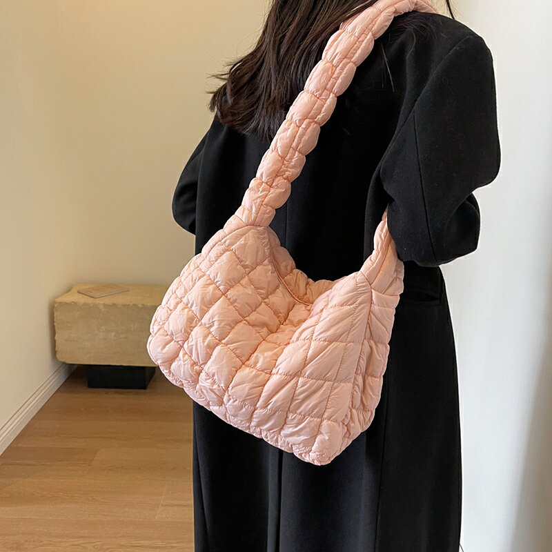 トートバッグ 羽毛 ミニバッグ ダウンバッグ レディース キルティング軽量 ふわふわ ダウン風 ミニ ト..