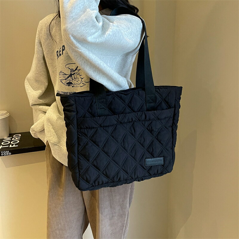 羽毛 ハンドバッグ トートバッグ 新作 ダウンバッグ ダウン ポケット 軽量 ボンディング かるい 羽毛 防寒 あったかグッズ 秋冬 ギフト クリスマス(1ヶ)
