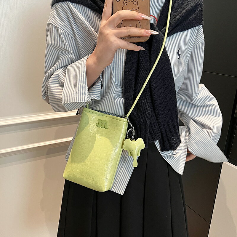 Rakuten - スマホショルダー スマホポーチ PUレザー スマホポシェット レディース ショルダーポーチ 肩掛け ショルダー 携帯 ケース 斜め掛け 軽量 ポシェット（1ヶ）