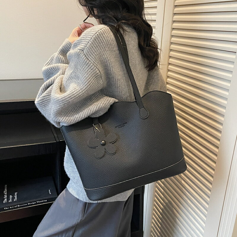 Rakuten - 2way ショルダーバッグ トートバッグ 大容量 レディース 通勤 結婚式 ブライダルバッグ シンプル ラウンドファスナー 日常 お洒落 プレゼント 可愛い（1ヶ）